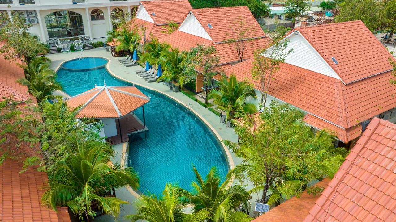 Sea Breeze Hotel & Villa Sihanoukville Bagian luar foto