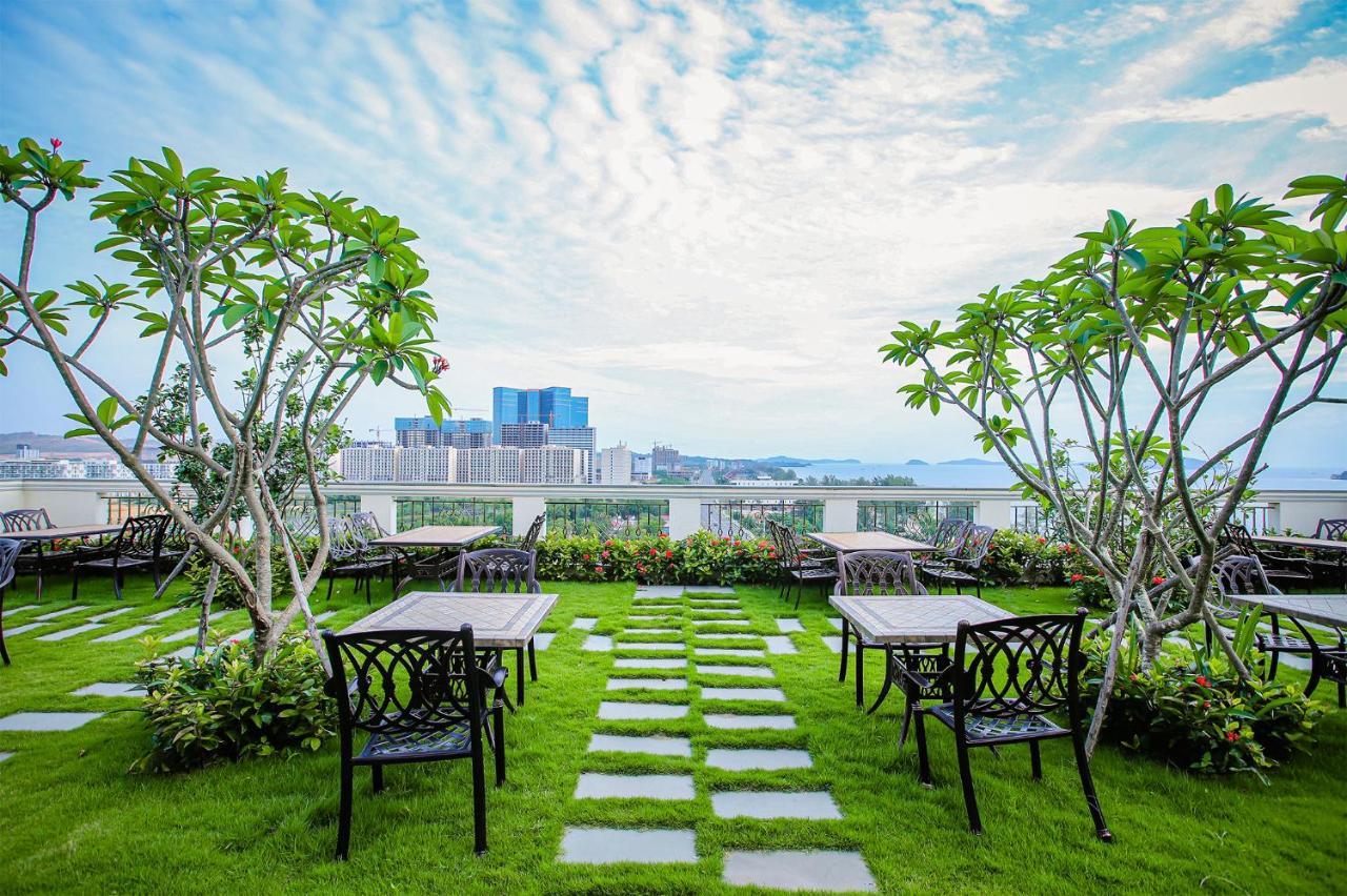 Sea Breeze Hotel & Villa Sihanoukville Bagian luar foto