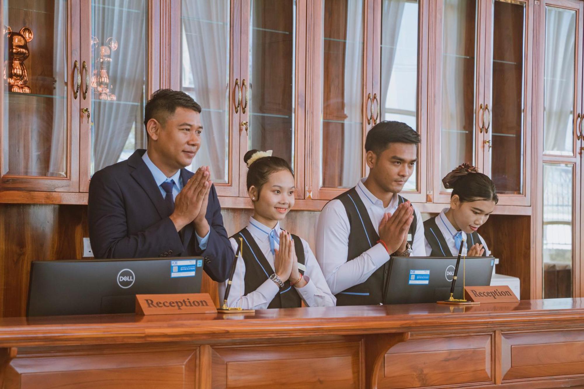 Sea Breeze Hotel & Villa Sihanoukville Bagian luar foto