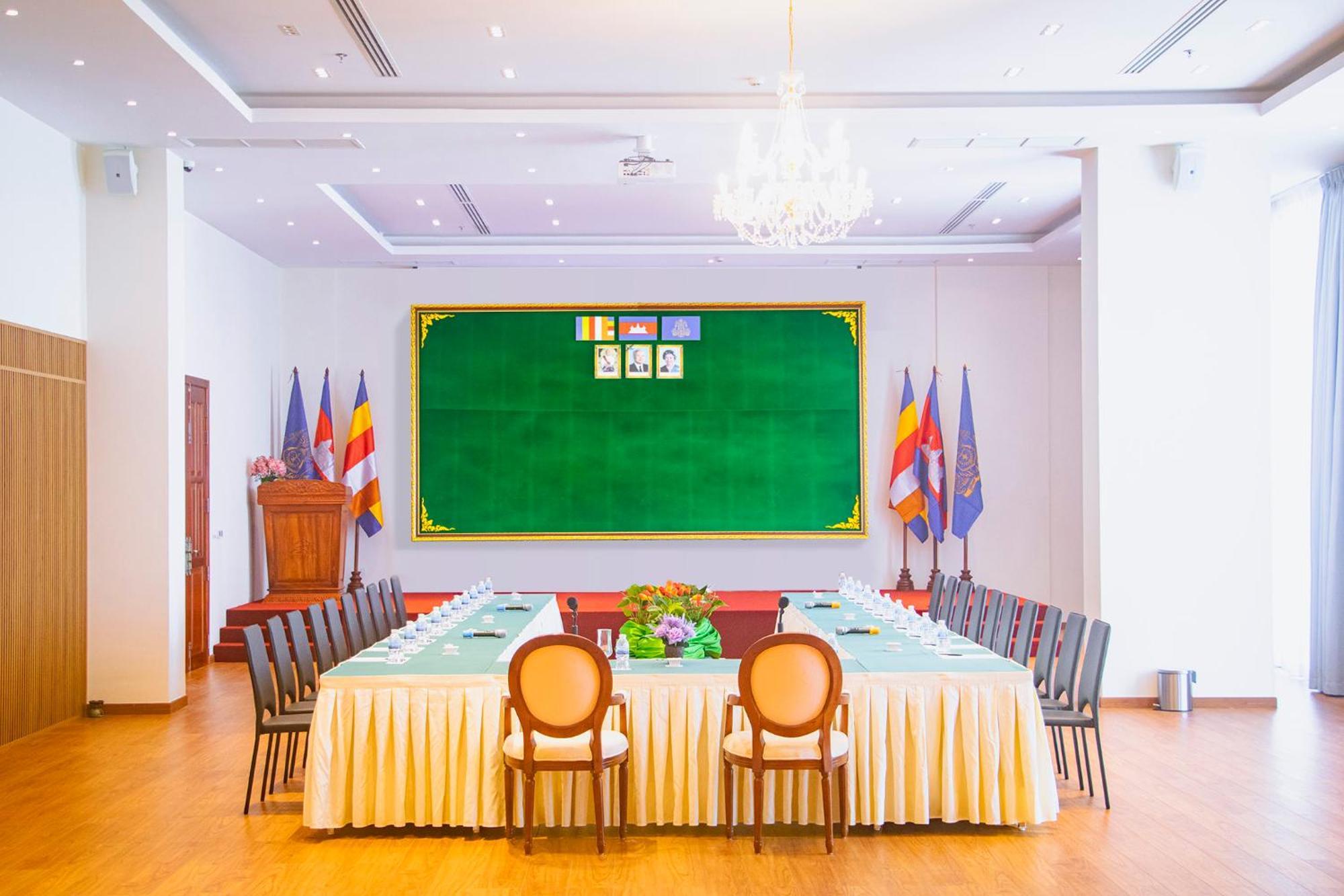 Sea Breeze Hotel & Villa Sihanoukville Bagian luar foto